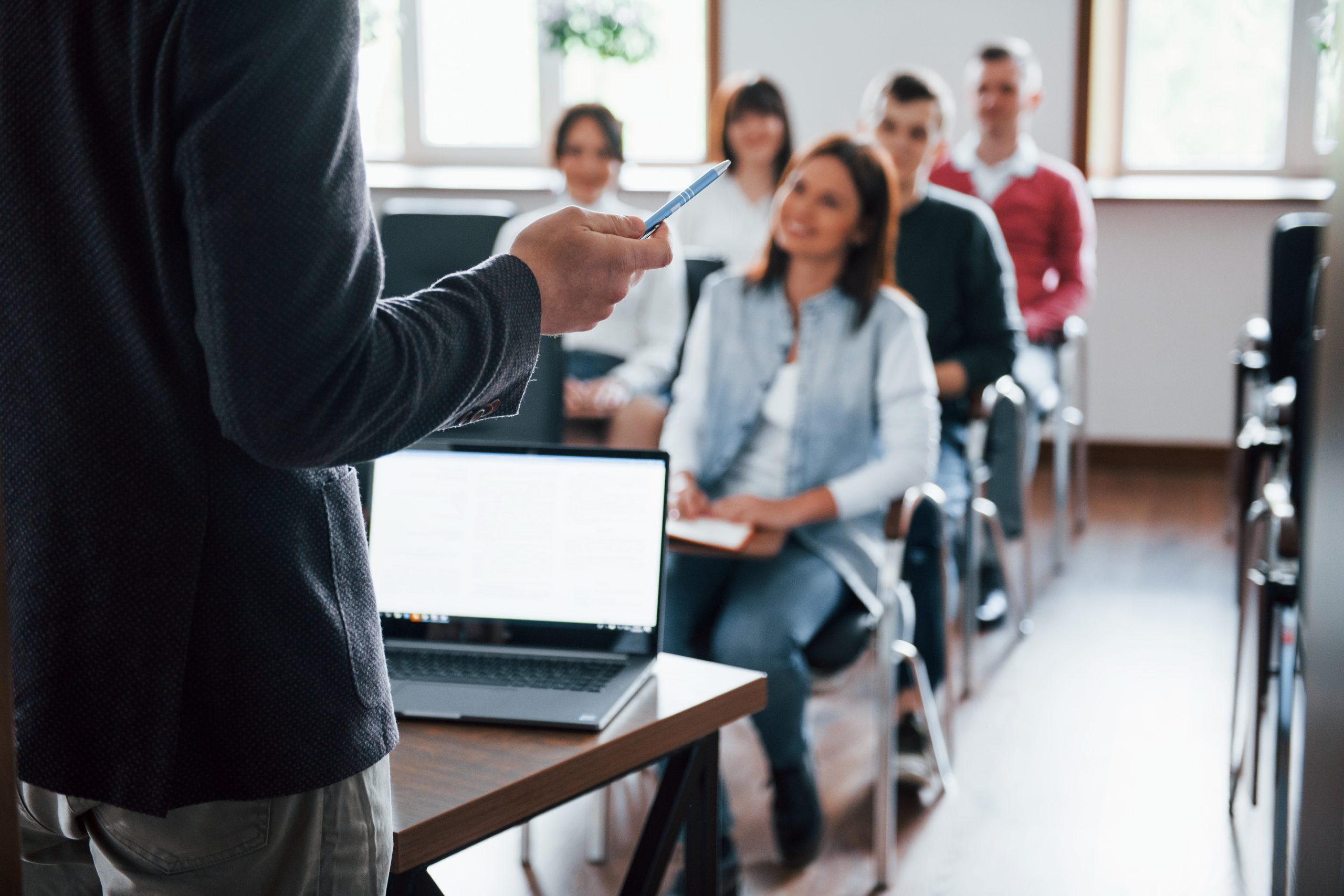 SST, Premiers Secours, Gestes et Postures : Les 3 formations essentielles pour votre entreprise